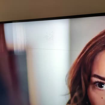 My 55-inch Philips PUS 8007 Ambilight TV Has a Horizontal Line Across the Screen