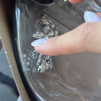 7 Adımda Aşk Kalitesiz Ayakkabı Sattılar