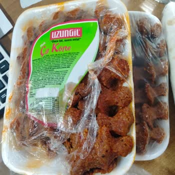 Uzungil Çiğköfte Bozuk Ve Kokuyor