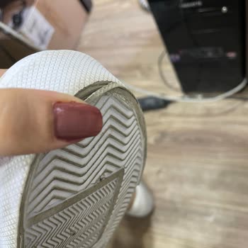 Lacoste Ayakkabı Üretim Hatası Mağduriyeti