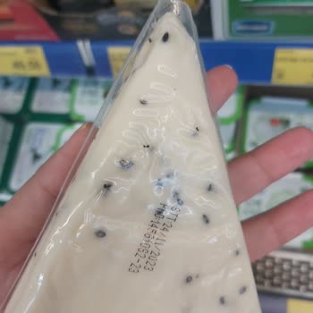 Aknaz Peynirde Kıl Var