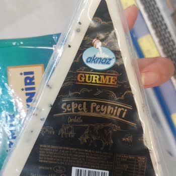 Aknaz Peynirde Kıl Var