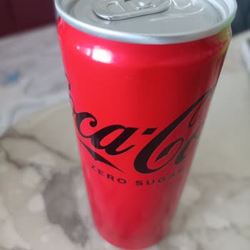Coca-Cola 6'lı Pakette Boş Kola Kutusu