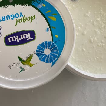 Torku Marka Küflenmiş Tarihi Geçmemiş Yoğurt