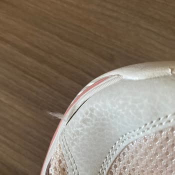 Skechers Garantisi Olan Ayakkabının Değişimi Yapılmıyor