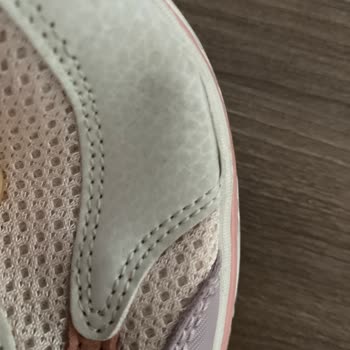 Skechers Garantisi Olan Ayakkabının Değişimi Yapılmıyor