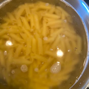 BİM Marketleri Böcekli Makarna