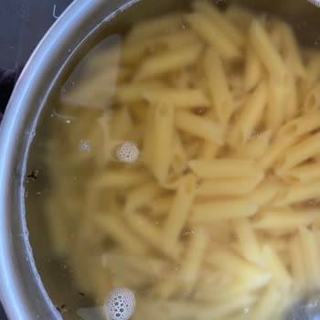 BİM Marketleri Böcekli Makarna