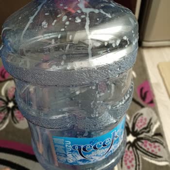 Gecek Su İçi Lekeli Temizlenmemiş Damacana Su