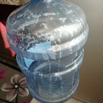 Gecek Su İçi Lekeli Temizlenmemiş Damacana Su