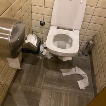 Bayrampaşa Axis AVM Lavabolar Mikrop Yuvası