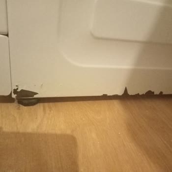 Arçelik Makinemin Dışında Dökülme Paslanma Oldu