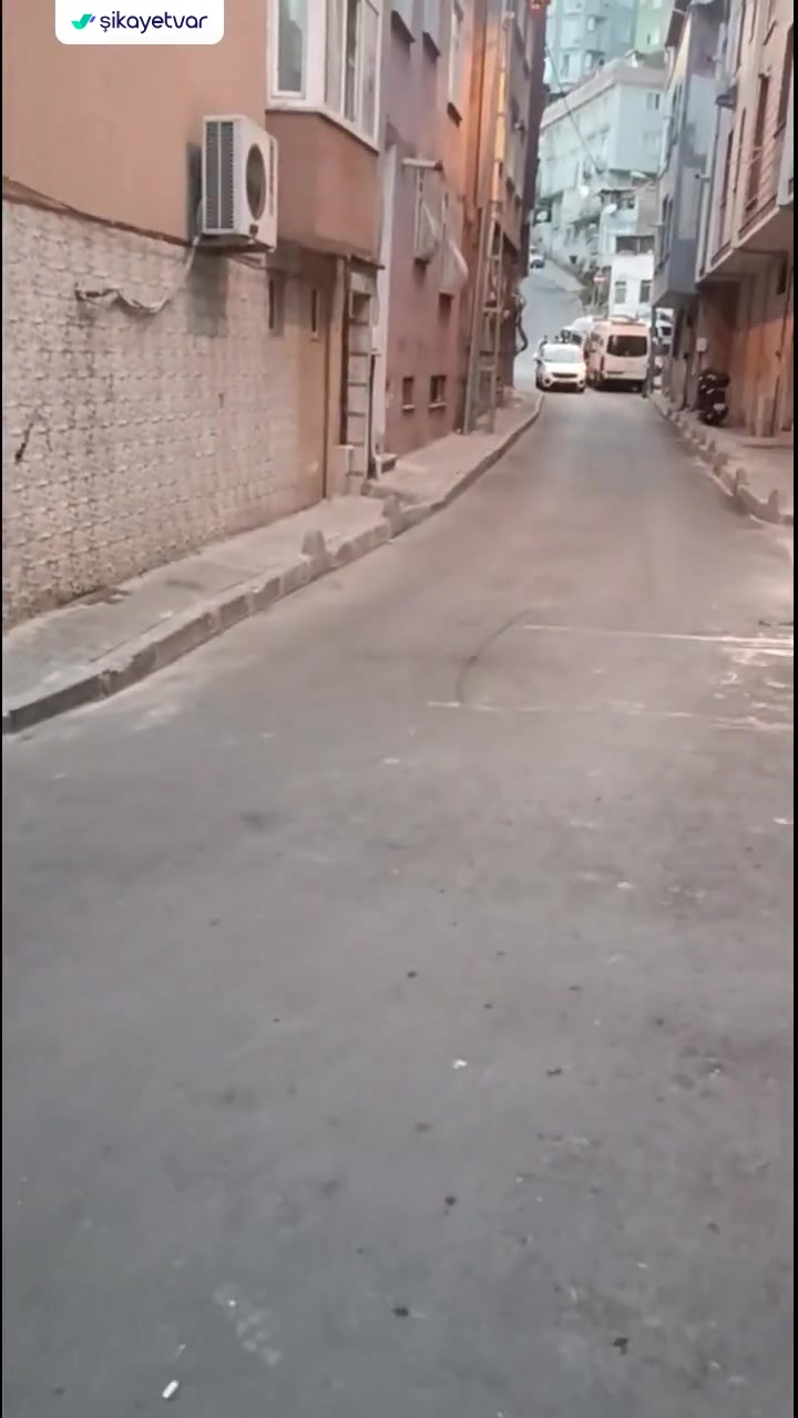 Kağıthane Belediyesi Araçlar İçin Ara Sokak Engeli! videonun kapak resmi