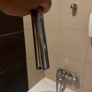 Amara Luxury Resort & Villas Otelde Parmağımız Banyoda Kesildi, İlgilenen Olmadı.