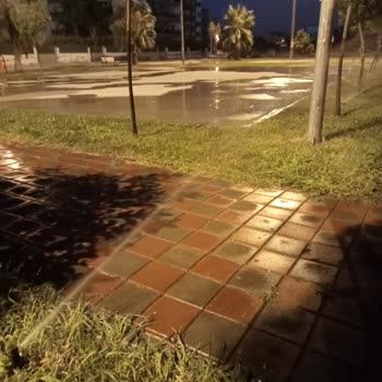 Çiğli Belediyesi Açık Unutulan Park Suyu