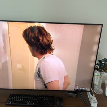 Samsung 50tu8000 Televizyon Ekranda Çizikler Oluştu İkinci Kez.