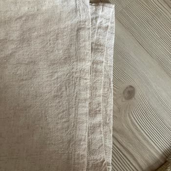 Stradivarius'dan Alınan, Paça Uzunlukları Farklı Olan Pantolon.