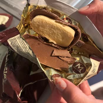 Magnum Küflü Ürün Satıyor