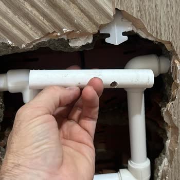 Kale Servis Su Borusunu Patlattı