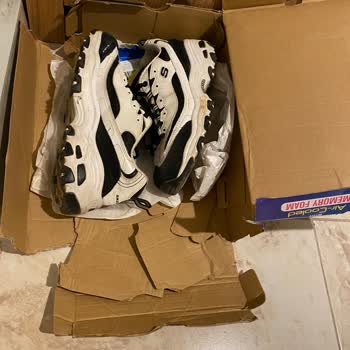Skechers'ten Aldığım Ayakkabıda Kocaman Yırtık Oluştu!