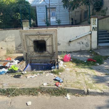 Pendik Belediyesi Kapımın Önündeki Kirlilik
