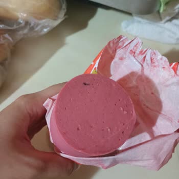 Demet Davet Et Ürünleri Salamdan Plastik Çıktı