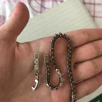 Kokoş Bijuteri Mağazasının Çelik Diye Sattığı Ürün 1 Ayda Karardı