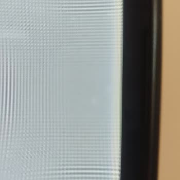 LG Oled Televizyonda Ekranda Ölü Piksel Ve Lekelenmeler Oluştu