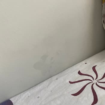 Filli Boya Silindiğinde Leke Bırakıyor.