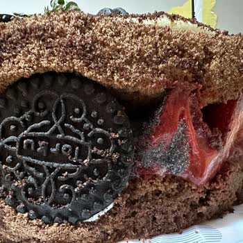 İstanbul Forum Dilek Pastanesi Bozuk Ve Bayat Ürün Satıyor