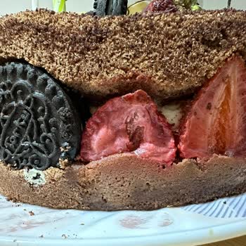 İstanbul Forum Dilek Pastanesi Bozuk Ve Bayat Ürün Satıyor