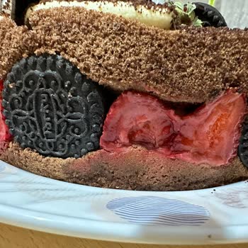 İstanbul Forum Dilek Pastanesi Bozuk Ve Bayat Ürün Satıyor