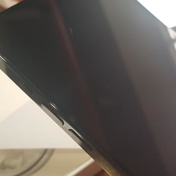 Hepsiburada'dan Aldığım İphone 14 Pro Max Ekranı Çizik Geldi.