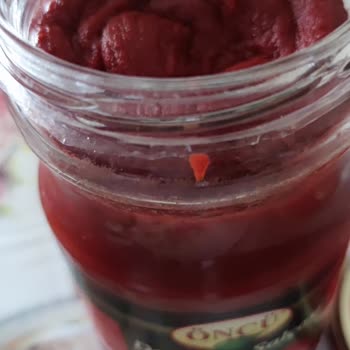 Öncü Salça Öncü Salca Yeni Alıp Kapağını Açar Açmaz Üstünde Bir Şey Vardı