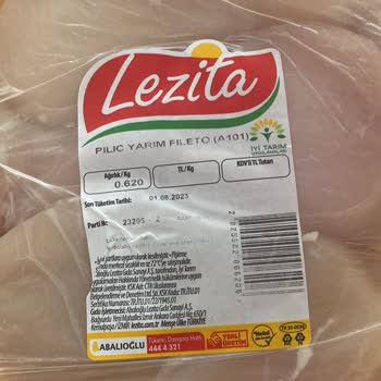 A101 Tarihi Geçmiş Tavuk Satıyor