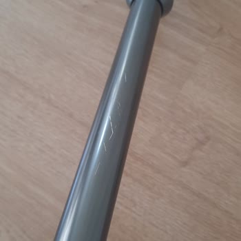 Dyson V12 Süpürgemin Üzeri Çizildi. Böyle Kalitesiz Boya Görmedim.