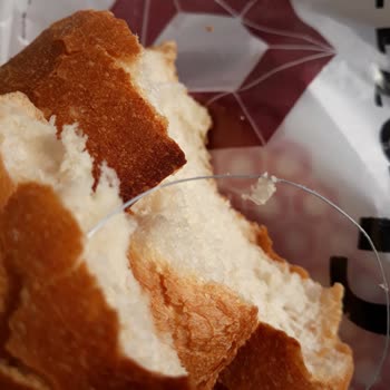 Firune'den Alınan Ekmeğin İçinden Yabancı Cisim Çıkması!