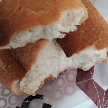 Firune'den Alınan Ekmeğin İçinden Yabancı Cisim Çıkması!