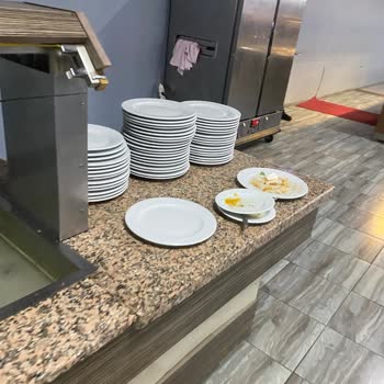 Afytos Akçay Tatil Köyü'nde Hijyen Eksikliği, Eski Ve Pis Odalar, Korkunç Yemekler...