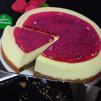 BİM Cheesecake'den Erkek Saçı Çıktı!