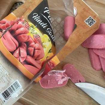 Namet Sosisin İçinden Poşet Çıktı