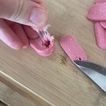 Namet Sosisin İçinden Poşet Çıktı