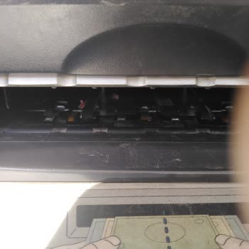 İş Bankası ATM'si Paraları Yırtarak Verdi