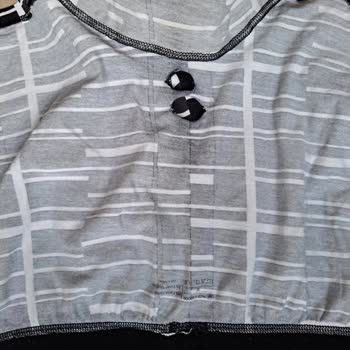 Blackspade Boxer Kalça Kısmından Yırtılıyor