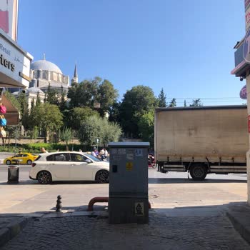 Boğaziçi Elektrik - Bedaş Sokağın Ortasında Bedaş Panosu