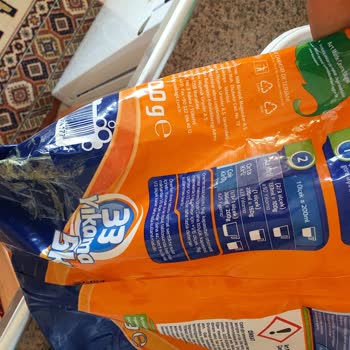 BİM Yırtılmış Deterjan Ambalajını Koli Bandıyla Bantlayıp Sattı