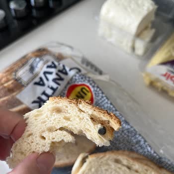 UNO Ekmekten Fare Dışkısı Çıktı!