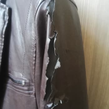 Süvari Firmasından Aldığım Deri Mont Parçalanıyor.