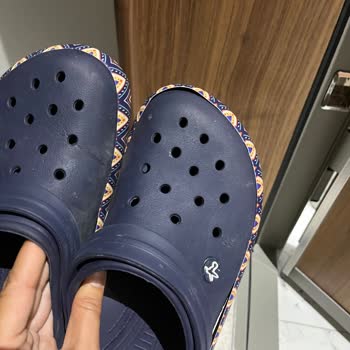 Fabrika Marka Terlik 2-3 Giymede Parçalandı