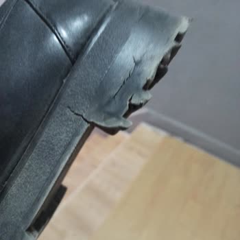 Stradivarius Makosen Ayakkabı Yırtıldı,